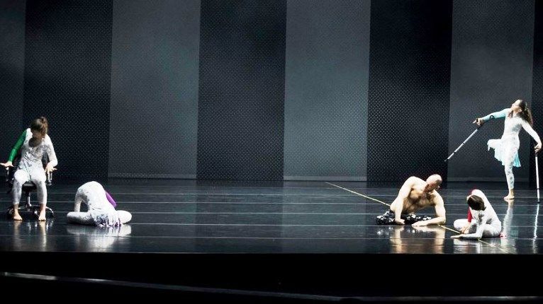 Rel&uacute;mĭno permiti&oacute; observar un espect&aacute;culo de danza a personas con discapacidad visual 