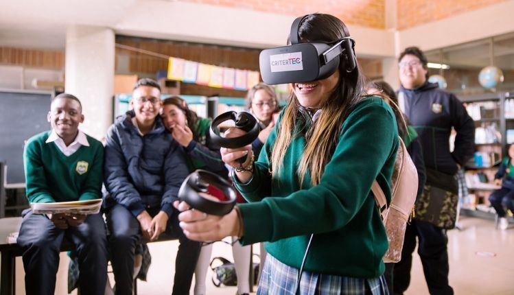 Usando la tecnología que cada institución tiene a la mano, el modelo pedagógico EEC no discrimina estratos sociales.