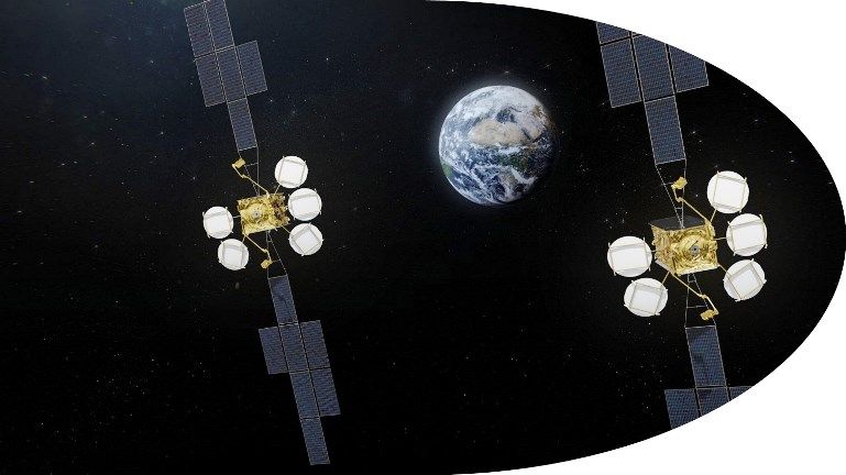 La flota Hotbird conforma uno de los mayores sistemas de difusión de Europa; retransmite 1.000 canales de televisión a más de 135 millones de hogares de Europa, del Norte de África y de Oriente Medio.