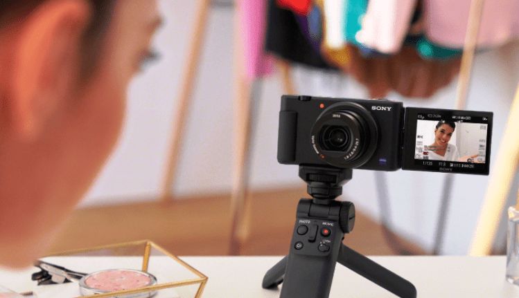 Sony anunci&oacute; su nueva c&aacute;mara de bolsillo&nbsp;para&nbsp;vloggers&nbsp;ZV-1, una soluci&oacute;n ligera, compacta y todo en uno.