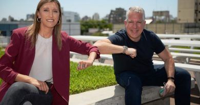 Agustina Fainguersch, fundadora y CEO de Wolox, y Sergio Kaufman, presidente de Accenture Argentina.