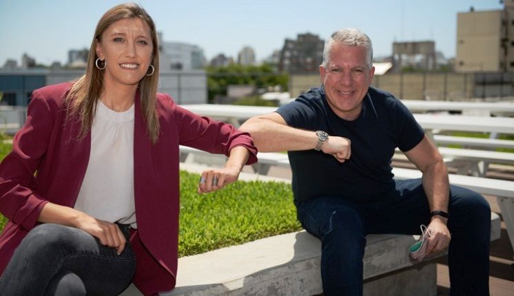 Agustina Fainguersch, fundadora y CEO de Wolox, y Sergio Kaufman, presidente de Accenture Argentina.