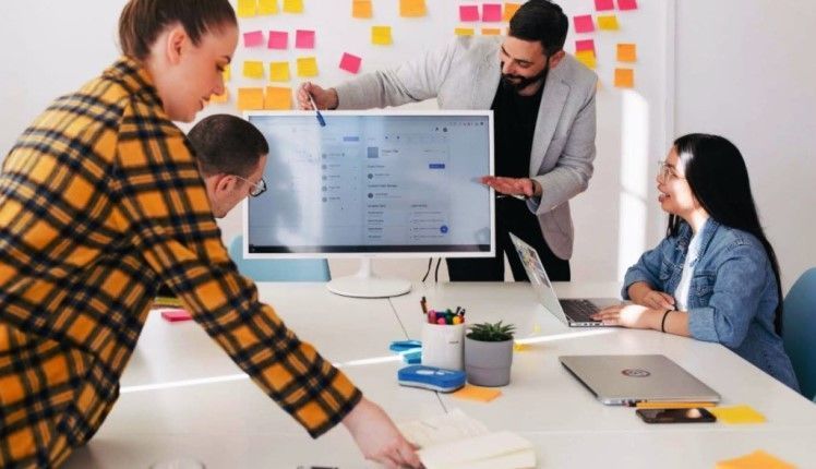 Una soluci&oacute;n completa de Ventas, Marketing y Servicios que permite obtener el conocimiento de los clientes y prospectos e incrementa los niveles de satisfacci&oacute;n y fidelizaci&oacute;n.