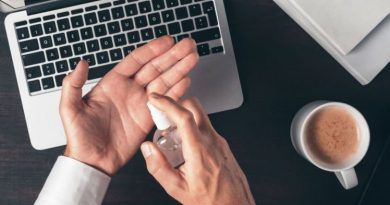 La oficina que habrá a nuestro regreso posiblemente será el resultado de reacondicionar una sala de conferencias pensada para doce personas, convirtiéndola en una de seis.