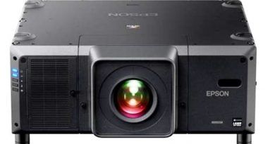 A medida que las personas siguen manteniéndose a una distancia segura entre sí, las pantallas grandes y brillantes son esenciales para brindar una mejor visibilidad en los lugares y auditorios cada vez más dispersos de la actualidad. Epson anunció que su proyector más brillante - el Pro L30000UNL - ya está disponible. Con 30 mil lúmenes de color y brillo blanco, éste es uno de los proyectores más avanzados tecnológicamente de Epson. Ofrece una resolución WUXGA nativa con tecnología 4K Enhancement para una imagen realista de alto contraste. Es ideal para eventos, alquiler y puesta en escena, auditorios, salas de conferencias y otras aplicaciones de grandes espacios. "El Pro L30000UNL se une a la extensa gama de proyectores para espacios grandes de Epson, combinando un brillo extremo con la innovadora tecnología de proyección y los sólidos conjuntos de funciones por los que se reconoce a Epson", dijo Gabriel Gonçalves, Gerente Regional de Productos. El proyector cuenta con un motor de luz láser de estado sólido y un filtro de aire electrostático para hasta 20 mil horas de funcionamiento prácticamente sin mantenimiento y es compatible con las mismas ocho lentes intercambiables opcionales tal como el modelo Pro L25000U de Epson. El proyector también incluye una serie de funciones premium para apoyar los rigores de la puesta en escena y los eventos en vivo, como un obturador mecánico y un motor óptico sellado. Viene equipado con una cámara incorporada que permite poderosas herramientas como Stacking Assist, Tiling Assist y calibración automática del color para obtener imágenes perfectas de múltiples pantallas desde proyectores en red. Fuente: Mazalán Comunicaciones.