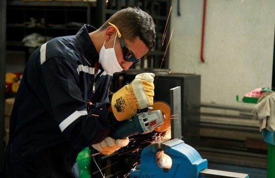 Por medio de esta alianza se espera beneficiar hasta 1.200 aprendices para que realicen pr&aacute;cticas con empresas en habilidades tecnol&oacute;gicas del Siglo XXI, generando oportunidades de convertirse en un empleo permanente.