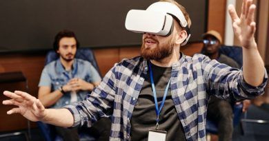 Los humanos no diferencian inconscientemente lo artificial de lo real. Una cosa es ser, otra es aparecer. Por eso hay que ser muy cuidadosos y éticos a la hora de evolucionar con la inteligencia artificial.