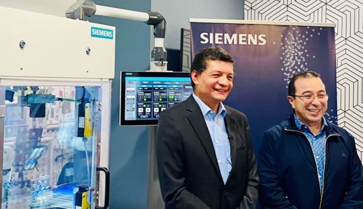 El convenio busca entregar 1500 t&iacute;tulos de trabajo en Industria 4.0 que certifican la capacidad de implementar proyectos alrededor de nuevas tecnolog&iacute;as y la posibilidad de acompa&ntilde;ar procesos de transformaci&oacute;n digital, lo que&nbsp; incrementar&aacute; la empleabilidad de los aprendices de la instituci&oacute;n.