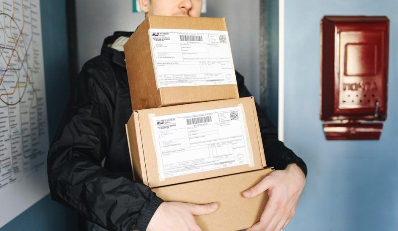 La log&iacute;stica inversa cobra cada vez m&aacute;s relevancia ya que se estima que de todas las compras que se realizan en l&iacute;nea por lo menos el 15 % se devuelven por entrega err&oacute;nea, insatisfacci&oacute;n con el producto y mercanc&iacute;a defectuosa, entre otras razones.