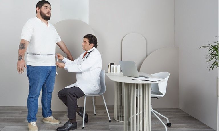 Seg&uacute;n la Encuesta Nacional de Situaci&oacute;n Nutricional (ENSIN 2015), el 56.5% de los colombianos entre 18 y 64 a&ntilde;os viven con exceso de peso, siendo uno de los principales problemas de salud p&uacute;blica en el pa&iacute;s. 