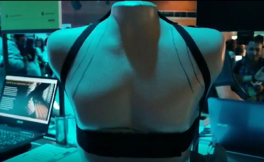 La empresa Wearables LAB desarroll&oacute; un dispositivo que permite monitorear la postura y recolectar datos en tiempo real para corregir malas posturas que benefician la salud durante el trabajo, estudio u ocio.