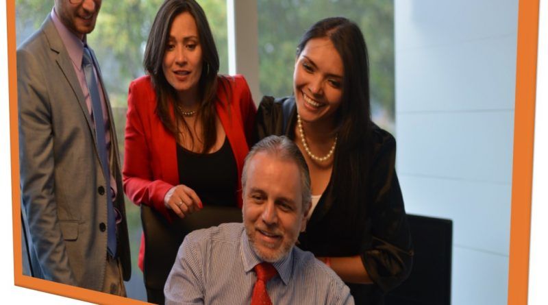 Los estilos de aprendizaje son aquellos rasgos cognitivos, afectivos y fisiológicos que sirven como indicadores de la forma cómo los individuos perciben, interaccionan y responden a sus ambientes de aprendizaje.