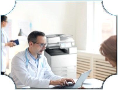 Investigaciones realizadas por Ricoh, revelan que un paciente genera el equivalente a 300 libros en historial de salud a lo largo de su vida y un médico necesita alrededor de 29 horas diarias para consultar material científico y mantenerse actualizado.
