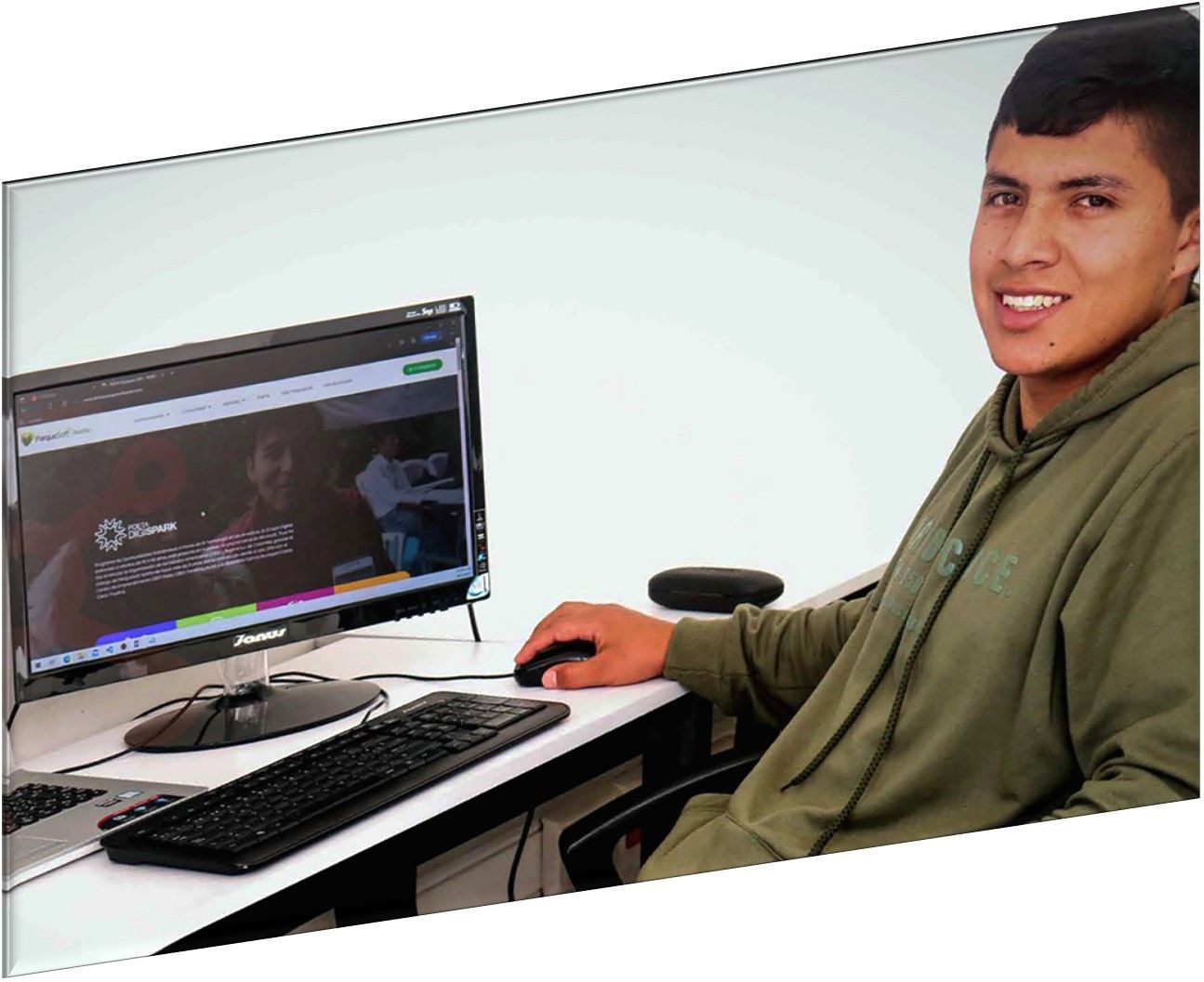 Brindar&aacute;n acceso gratuito a 350 cursos, seis nuevas Certificaciones Career Essentials y 50,000 becas de LinkedIn Learning. 