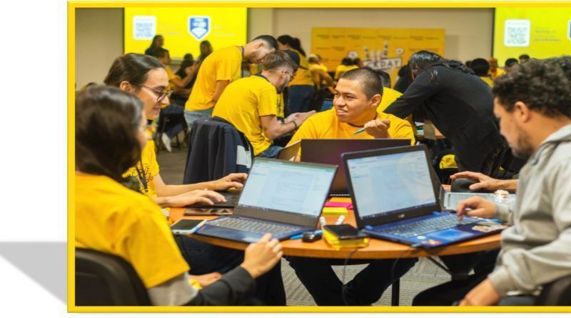La actividad fue auspiciada por Konecta, la multinacional de BPO que busca a través de estas actividades llegar al talento TI del país e integrarlos en su fábrica de software.