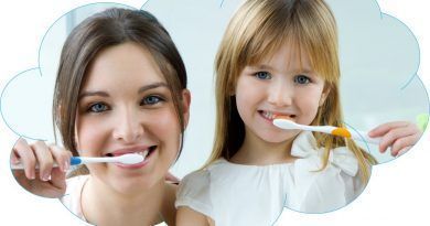 Es cierto que en ocasiones tener una rutina de cuidado oral se torna tedioso, pues en las noches es cuando los padres están más cansados y deben armarse de paciencia para repetir los mismos consejos, pero la guía de los padres determinará la higiene y buena salud oral de los niños.