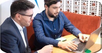 Se dice, que es el momento más importante en la vida laboral de una persona, ya que la primera experiencia laboral nunca se olvida porque marcará el comienzo del camino que se quiera tomar en su carrera profesional.
