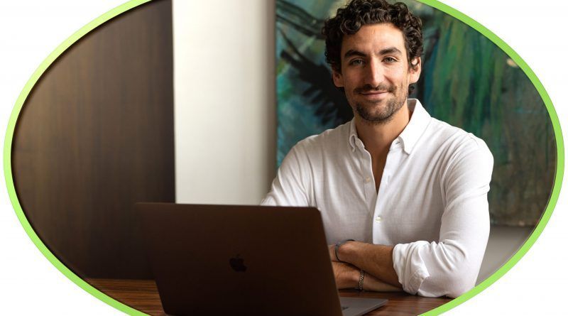 Según datos del portal de empleo Glassdoor, un analista de datos puede ganar hasta un salario base promedio anual de 67,179 USD, mientras que un ingeniero de software puede llegar a 90,390 USD.