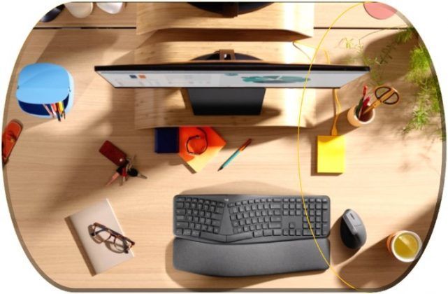 De acuerdo con un estudio de Logitech, el 58% de las personas que actualmente trabajan desde casa tienen que sentarse en una posici&oacute;n inc&oacute;moda para poder estar frente a la c&aacute;mara durante las reuniones de video, y un 69% presenta molestias f&iacute;sicas recurrentes.