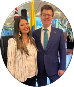 Andrea Palacios CEO de BlueStudies International y Bernard Unkles, Embajador de Australia en Colombia