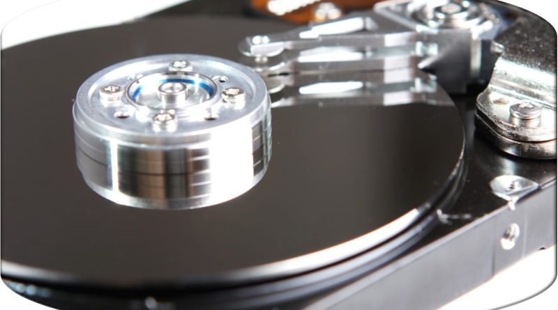 si observamos las tendencias de los casos de uso de almacenamiento y los avances en la tecnología de las unidades, no está tan lejano que las unidades de disco duro desaparezcan, y las unidades flash de pequeña capacidad no se quedan atrás.
