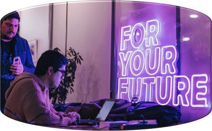 SoftServe realiz&oacute; una investigaci&oacute;n interna con la que demostr&oacute; que la IA Generativa puede aumentar la productividad de los equipos de Desarrollo del Ciclo de la Vida del Software (SDLC) hasta en un 45% y reducir el tiempo requerido para que todo un equipo complete las tareas en un 31%.