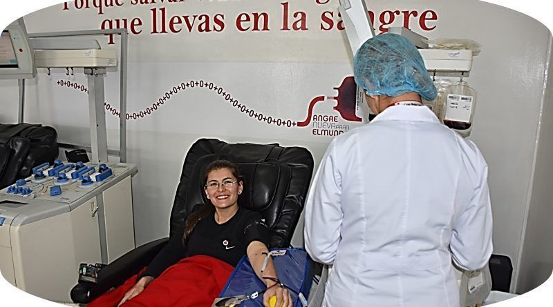 La Cruz Roja Colombiana reciben más de 130.000 donaciones de sangre al año y aporta el 14% de la sangre de todo el país. Por cada paciente que requiera hemocomponentes se necesitan entre 3 y 4 donantes para estabilizarlo.