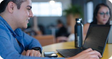 Según la plataforma de conexión laboral, Hireline, existen alrededor de 1.2 millones de desarrolladores en América Latina. El 50 % está en Brasil, seguido de México, Argentina y Colombia, lo que convierte esta región en la segunda a nivel mundial con la mayor cantidad de desarrolladores por año.