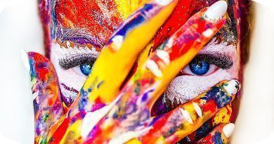 Datos recientes del estudio Future of Creativity de Adobe destacan que en la Creator Economy hay más de 303 millones de creadores activos a nivel global, con más de 100 mil millones de dólares circulando en este mercado de constante expansión.