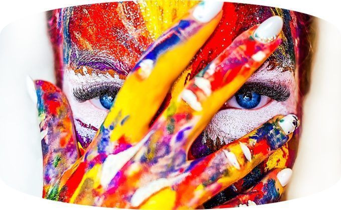 Datos recientes del estudio Future of Creativity de Adobe destacan que en la Creator Economy hay m&aacute;s de 303 millones de creadores activos a nivel global, con m&aacute;s de 100 mil millones de d&oacute;lares circulando en este mercado de constante expansi&oacute;n.
