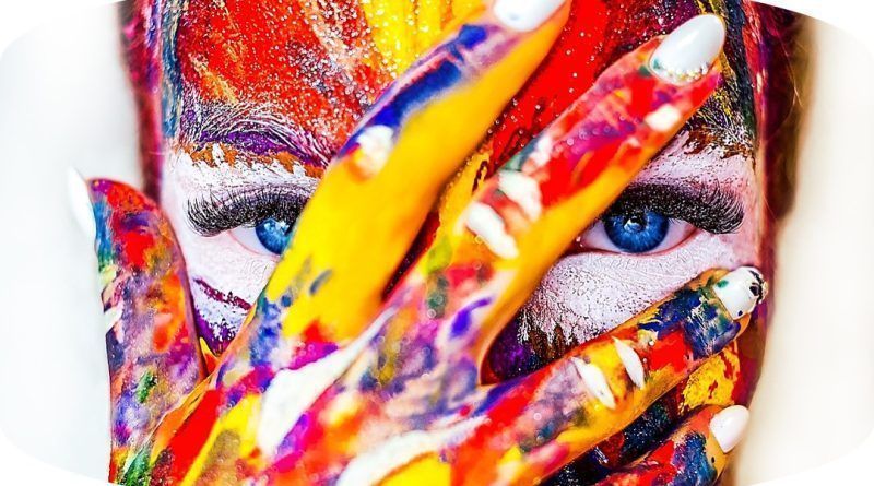 Datos recientes del estudio Future of Creativity de Adobe destacan que en la Creator Economy hay más de 303 millones de creadores activos a nivel global, con más de 100 mil millones de dólares circulando en este mercado de constante expansión.
