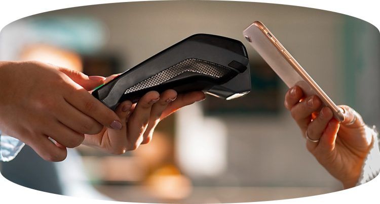 Redeban, en asociaci&oacute;n con Davivienda en Colombia, celebra un a&ntilde;o de &eacute;xito desde el lanzamiento de Tap To Phone, una innovadora soluci&oacute;n que permite a los comercios aceptar pagos sin contacto directamente a trav&eacute;s del celular, prescindiendo de dat&aacute;fonos convencionales.