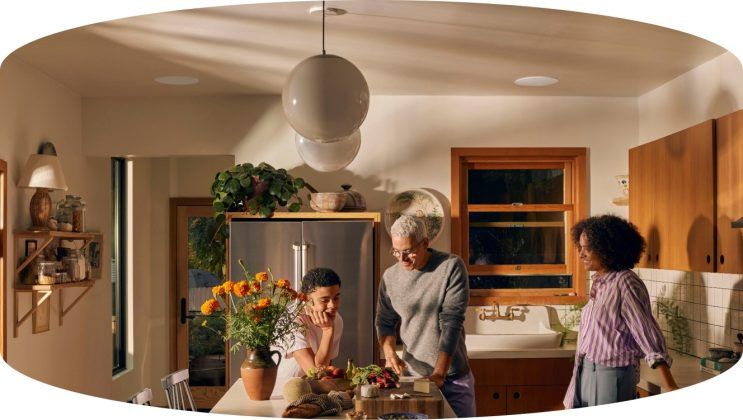 Dise&ntilde;ado para integradores de soluciones audiovisuales y usuarios residenciales o comerciales, este modelo se destaca por su discreci&oacute;n en el techo, proporcionando un sonido potente, equilibrado y n&iacute;tido. 