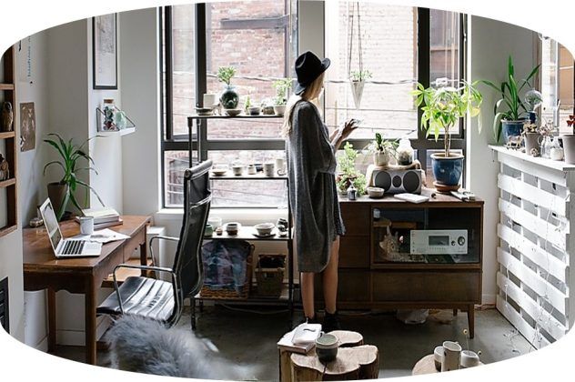 El futuro del trabajo: la mitad de las empresas contin&uacute;an en la b&uacute;squeda de su esquema &oacute;ptimo. Latinoam&eacute;rica es la regi&oacute;n del mundo con la mayor adopci&oacute;n de trabajo h&iacute;brido y menor uso del trabajo 100% remoto.