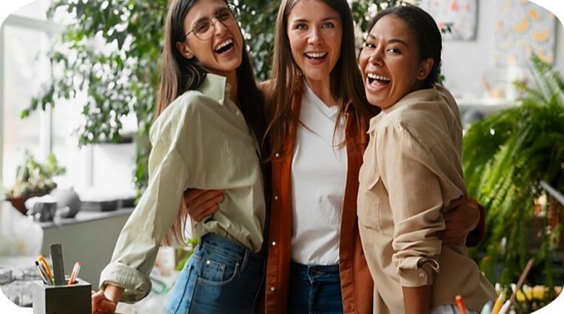 Veolia Colombia cuenta con 8,990 colaboradores, de los cuales 2,407 son mujeres representando un 26,7% de participación femenina en cargos tanto directivos como operativos.