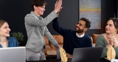 Ascensos y Aumentos de Sueldos: Las Ventajas de Saber sobre IA en el Trabajo