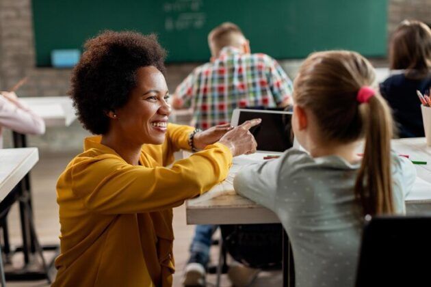 Descubre las 4 tecnologías educativas más innovadoras que cambiarán las aulas en 2025, desde la realidad virtual hasta la inteligencia artificial, mejorando el aprendizaje en todas las modalidades. Descubre las 4 tecnologías educativas más innovadoras que cambiarán las aulas en 2025, desde la realidad virtual hasta la inteligencia artificial, mejorando el aprendizaje en todas las modalidades.