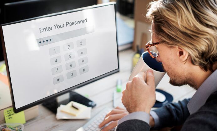 La gesti&oacute;n de accesos privilegiados (PAM) se ha convertido en una estrategia esencial para proteger los datos sensibles y garantizar la seguridad en las empresas.