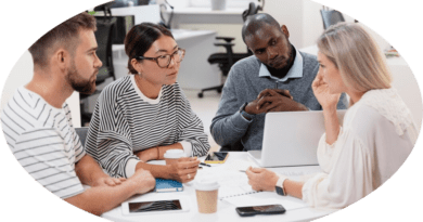 OBS Business School presenta un informe detallado sobre la desigualdad en liderazgo y visibilidad para las mujeres. Análisis de los datos clave sobre la brecha de género en sectores como la tecnología, ciencia y política.
