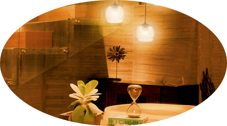 Con avances como la tecnolog&iacute;a LED, la iluminaci&oacute;n ha evolucionado, convirti&eacute;ndose en un componente esencial tanto en el hogar como en los negocios, como restaurantes y oficinas. 