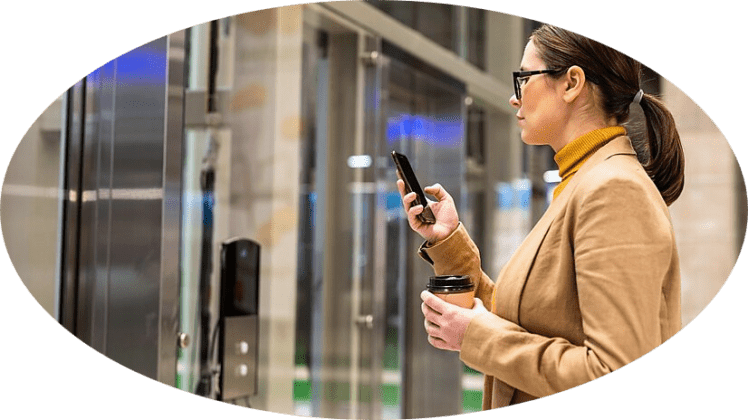 El mercado de las cerraduras inteligentes en Colombia crece r&aacute;pidamente, impulsado por la adopci&oacute;n de tecnolog&iacute;as avanzadas. Conoce las ventajas de estos dispositivos y c&oacute;mo contribuyen a un acceso remoto, control de visitas y protecci&oacute;n constante.