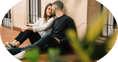 La evolución en la tecnología de la comunicación ha cambiado la manera en que celebramos San Valentín. Hoy, sin importar la distancia, los avances tecnológicos nos permiten compartir momentos especiales y expresar afecto con facilidad a través de smartphones y redes sociales.