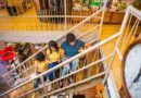 Analizamos las ventajas y la manera de implementar la videoanalítica como solución de seguridad para las escuelas, ayudando a prevenir incidentes y mejorar la gestión de riesgos en el entorno educativo.