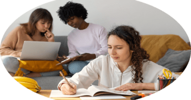 Un informe de THT destaca cómo las mujeres colombianas están redefiniendo los métodos de aprendizaje, priorizando la práctica y la participación activa, lo que influye directamente en su rendimiento académico y profesional.